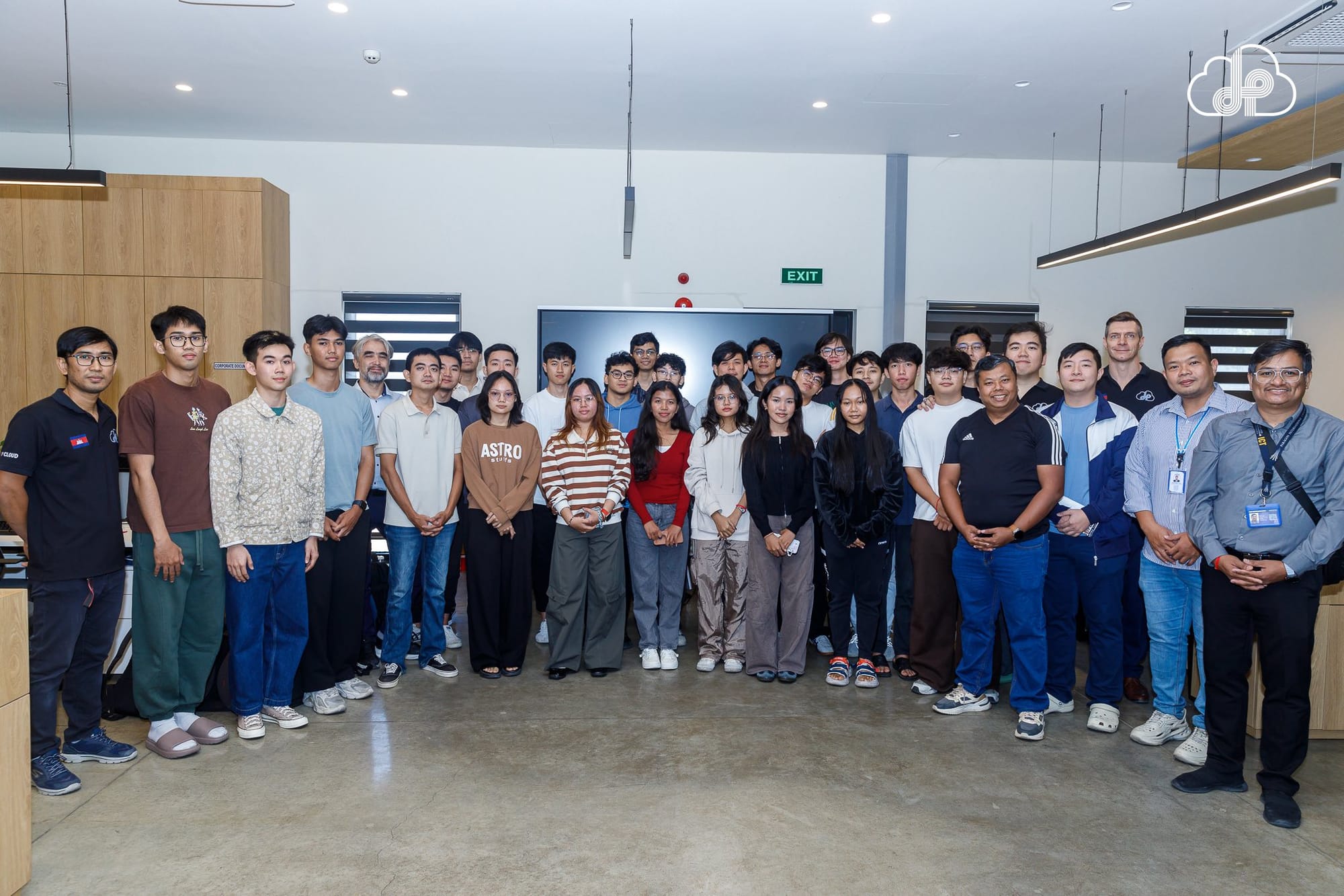 DP CLOUD Welcomes Paragon International University Students for a Cloud Technology Visit